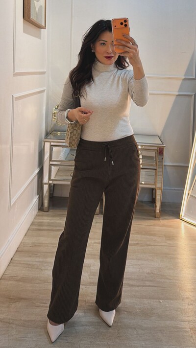 Foto Calça Pantalona Veludo Cotelê Joyce Com Amarração Na Pala