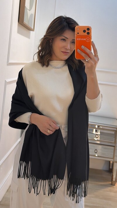 Foto Pashmina Cashmere Com Franjas No Barrado
