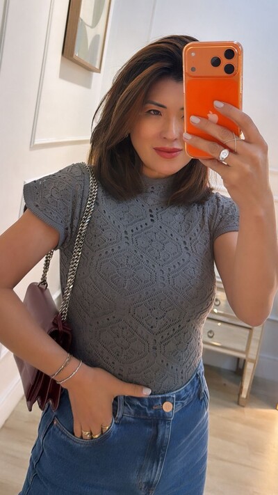 Foto Blusa Tricot Com Entremeios Gola Alta Sandy Punhos E Barrado Ondulados