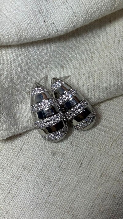 Foto Brinco Gota Médio Com Texturas Cravejadas