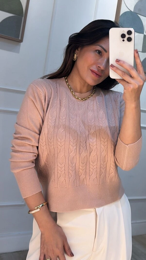 Blusa Tricot Leila Parte Frontal Com Maxi Nervuras E Trançados Verticais