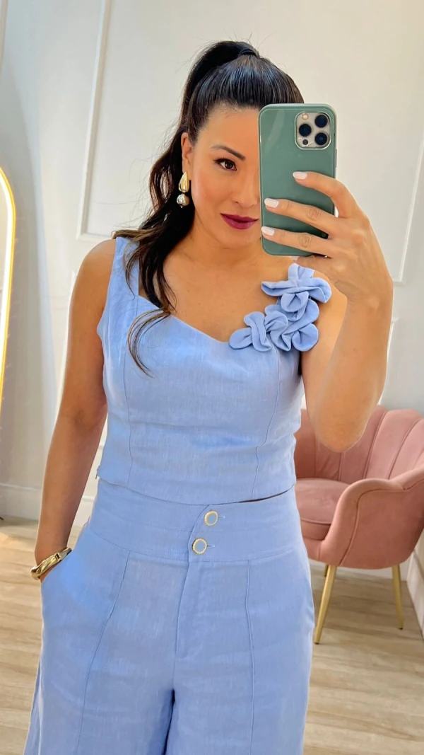 Cropped Linho Nathalia Detalhe De Flor
