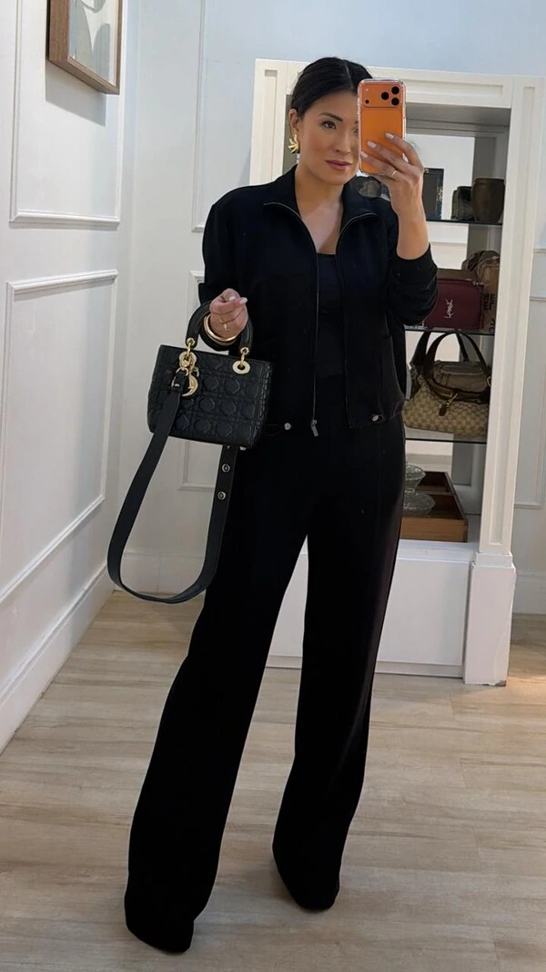 Conjunto Moletom Lais Blusa Gola Alta Com Puxadores No Barrado E Calça Pantalona