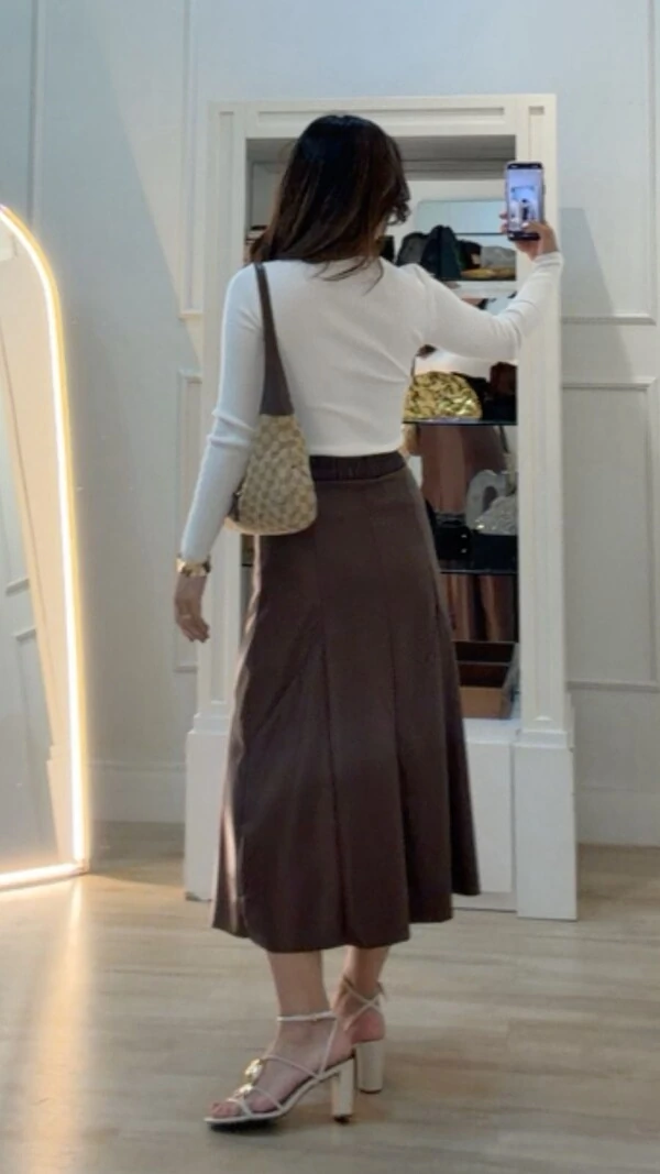 Blusa Tricot Canelado Joyce Recorte Vazado Em V No Busto