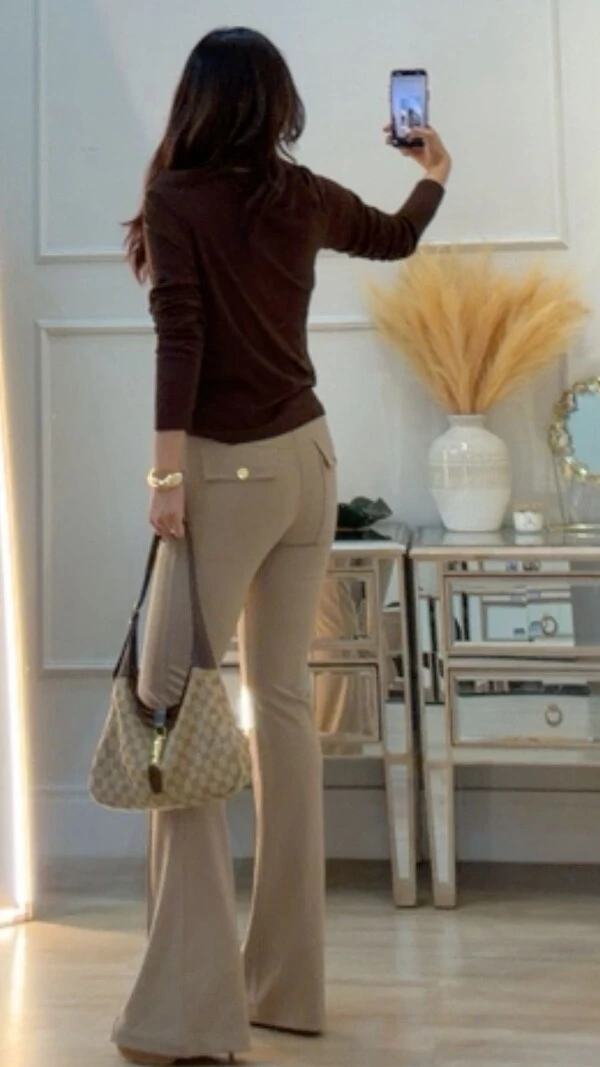 Blusa Decote Assimétrico Brooke Mangas Longas