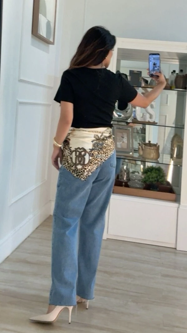 Blusa Básica Talia Gola Careca E Mangas Curtas