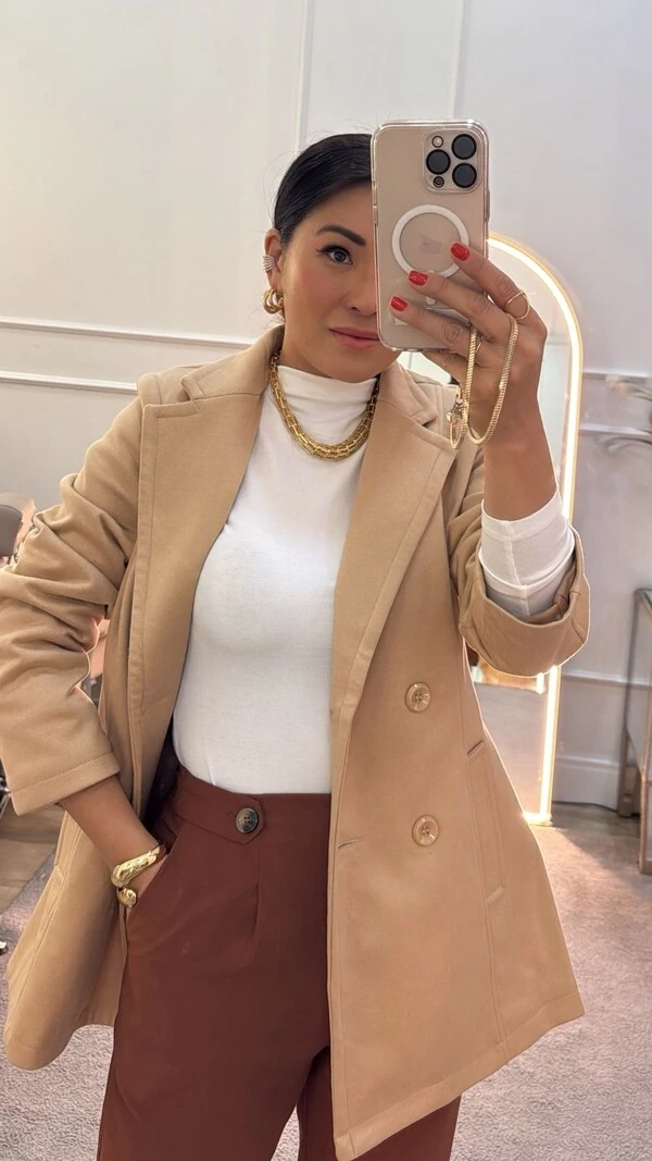 Casaco Lã Batida Botões Resinados Samantha Bolsos Com Relevo