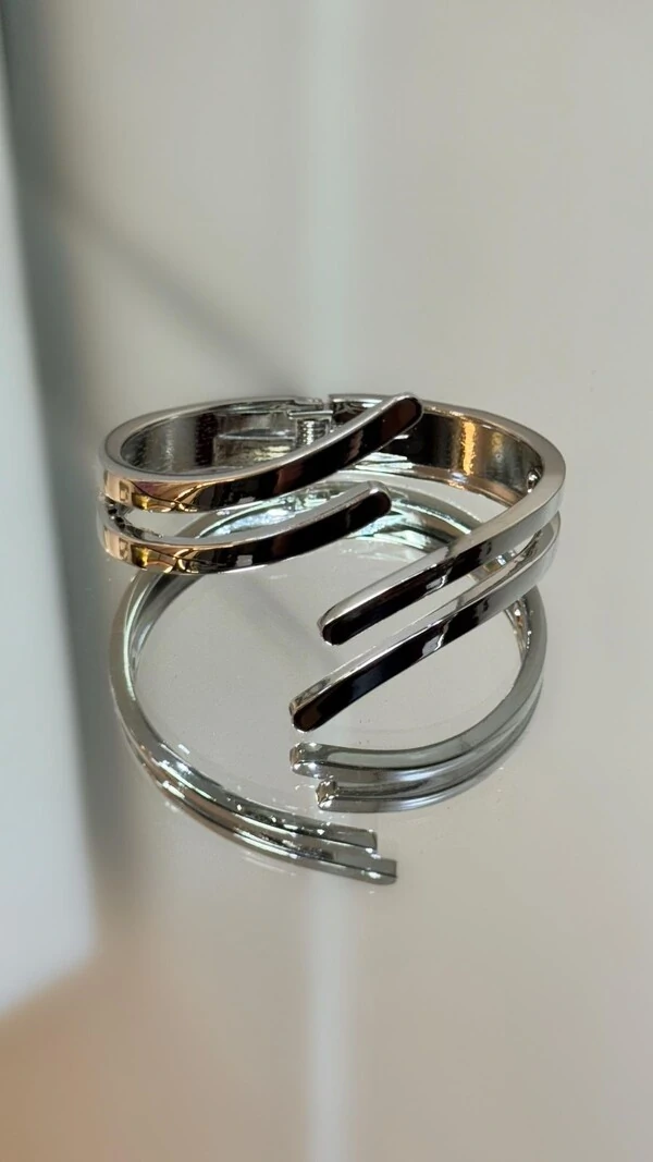 Bracelete Detalhe Duplo Transpassado