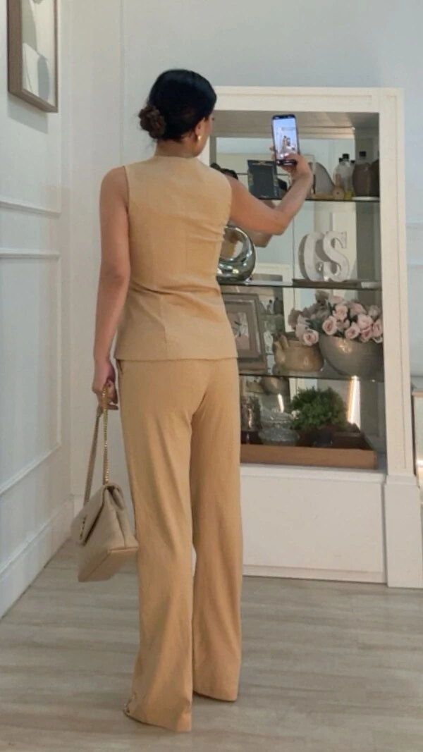 Colete Alongado Viscose Com Linho Helena Bolsos Frontais Com Lapela