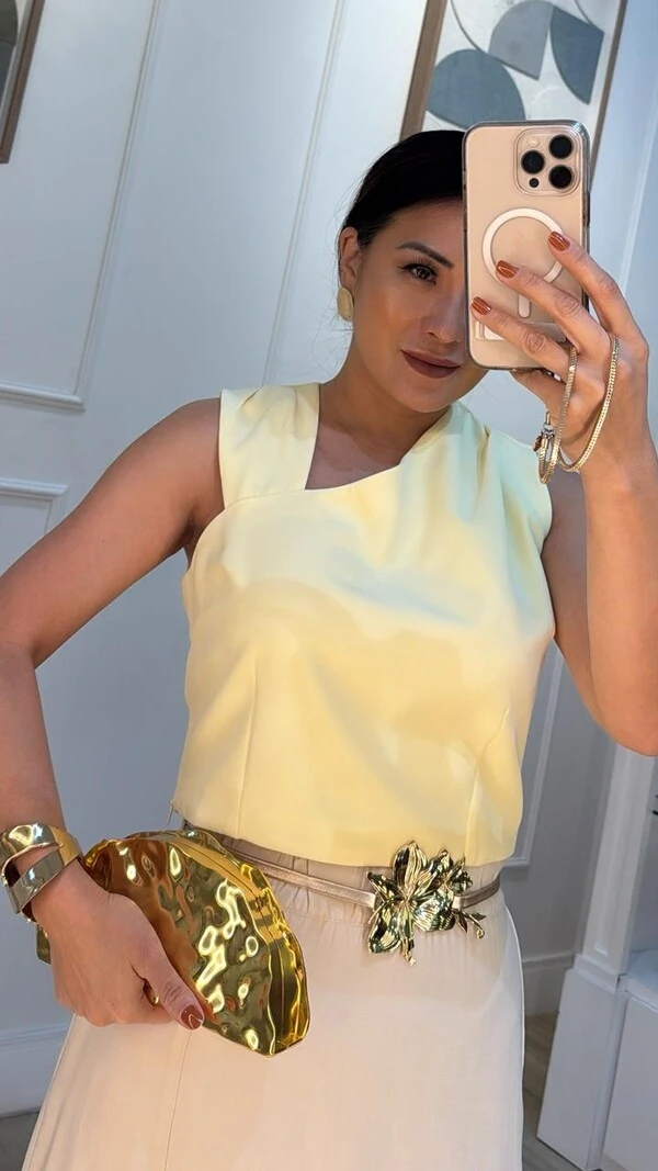 Cropped Alfaiataria Decote Assimétrico Clara Pregas Nos Ombros