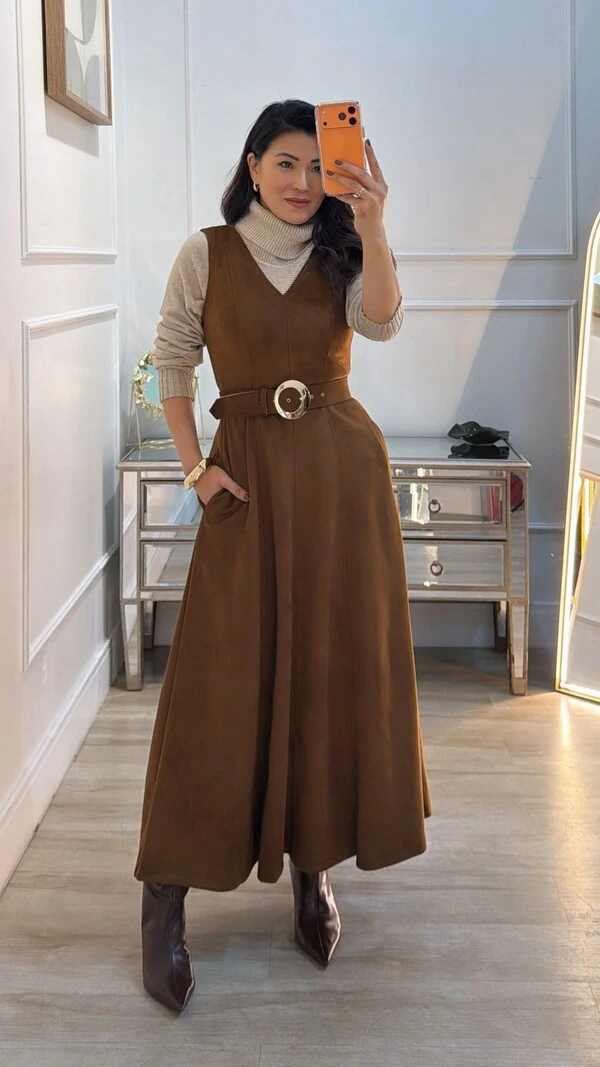 Vestido Midi Suede Decote V Vivi Cinto Maxi Fivela Redonda