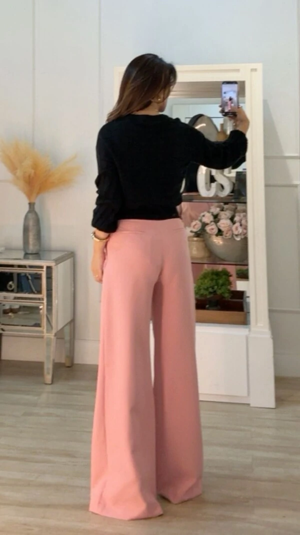 Calça Pantalona Alfaiataria Naomi Detalhe Martingalê Nos Bolsos