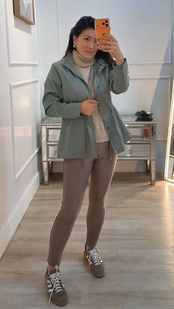 Parka Casaco Amora Ombros E Bolsos Com Detalhe Texturizado