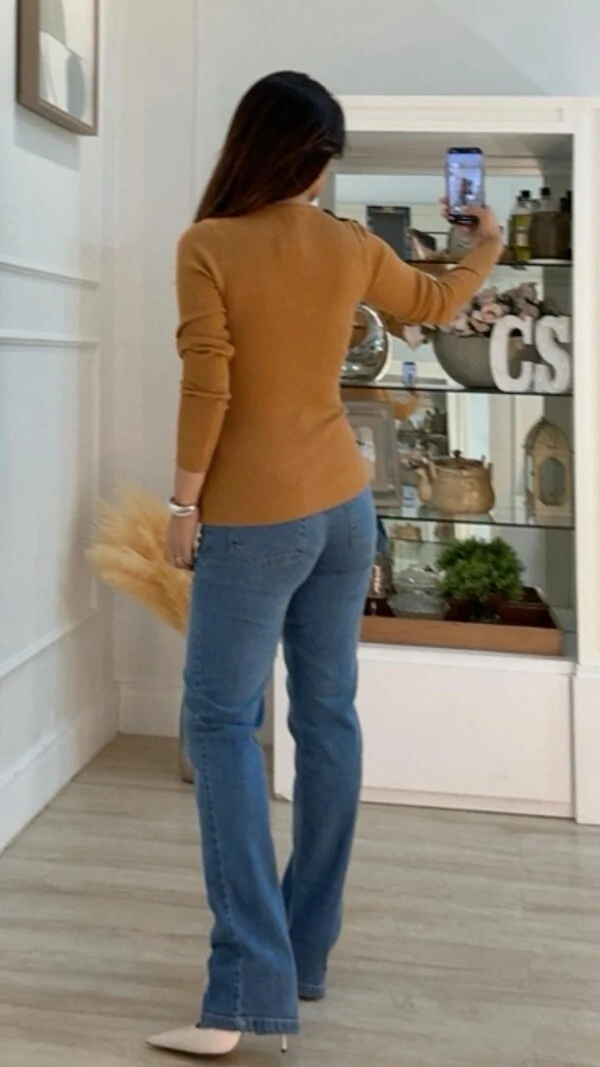 Suéter Tricot Canelado Carol Com Botões De Flor Em Pérola