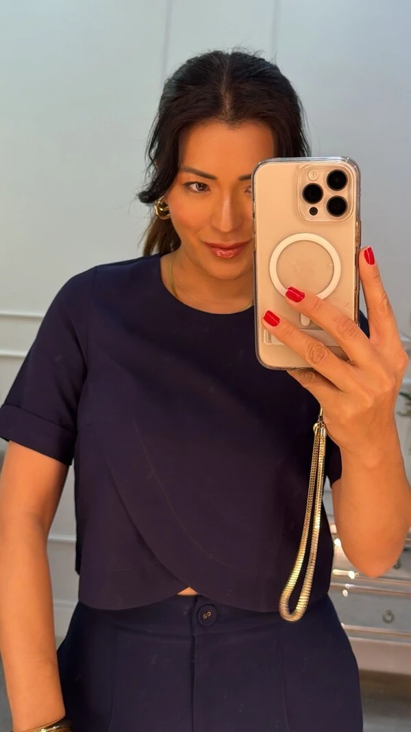 Blusa Grace Detalhe Transpassado Frontal E Mangas Curtas