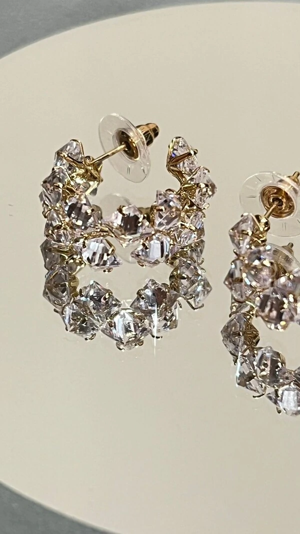 Brinco De Argola Cravejado Em Strass