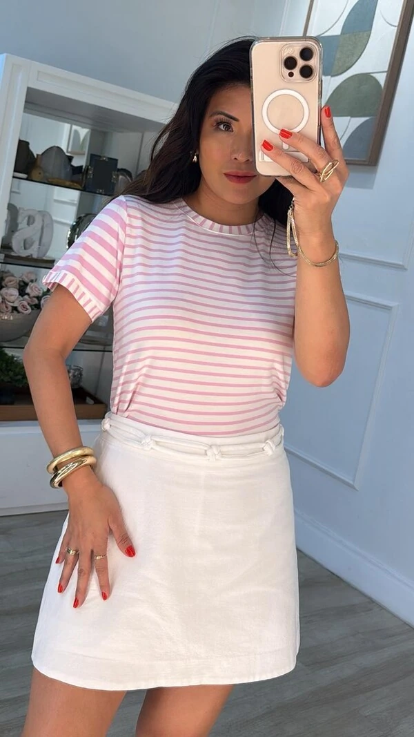 Blusa Listrada Leticia Mangas Curtas Detalhe De Botão Nos Punhos