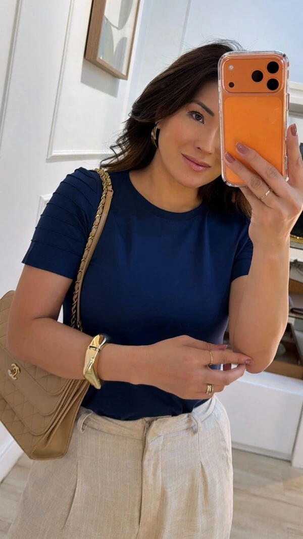 Blusa Malha Amanda Mangas Curtas com Nervuras em Relevo