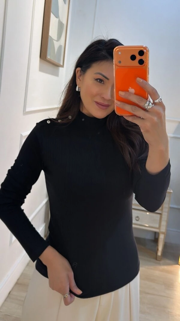 Blusa Cacharrel Canelada Emilly Detalhe De Botões No Ombro