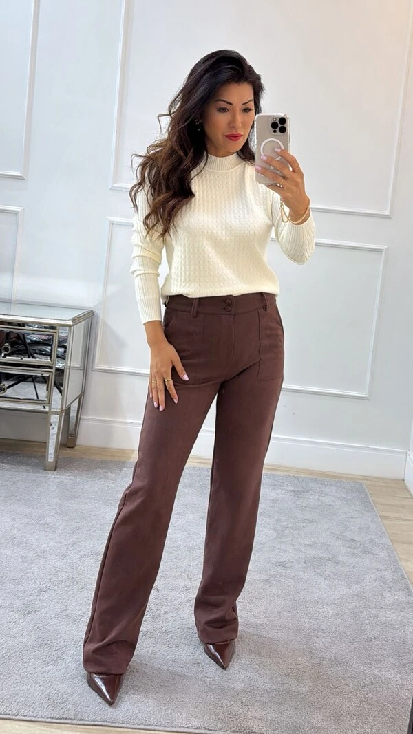 Calça Reta Suede Babi Botões Forrados Frontais
