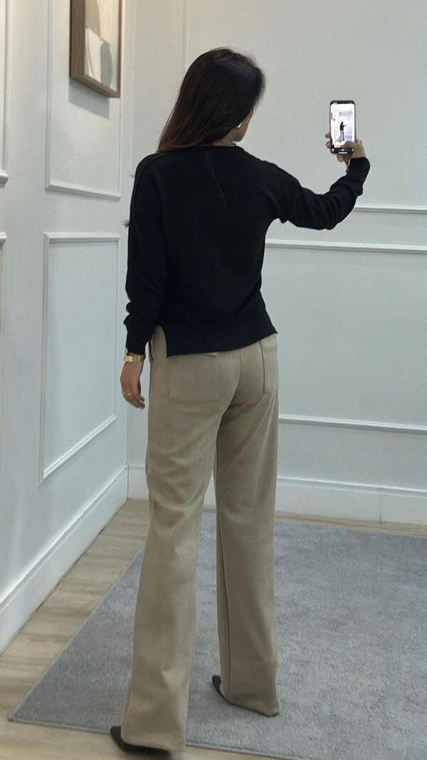 Calça Reta Suede Babi Botões Forrados Frontais