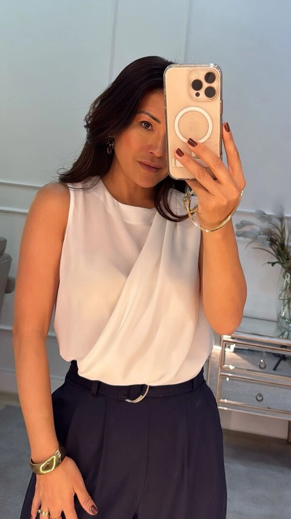 Blusa Regata Crepe Aylla Sobreposição Detalhe Pregas