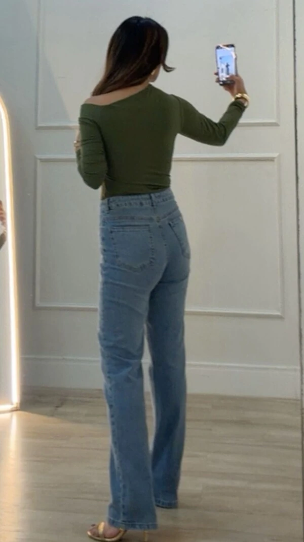 Blusa Malha Ombro Vazado Detalhe Pregas Layla Mangas Longas