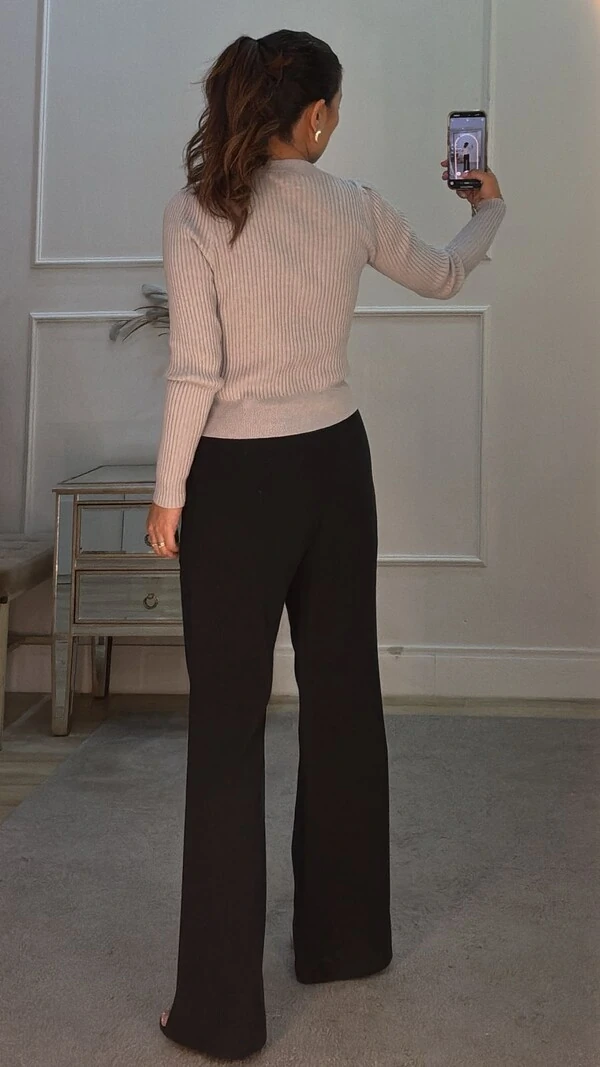 Cardigan Curto Tricot Marina Canelado Com Botão Cravejado Vazado