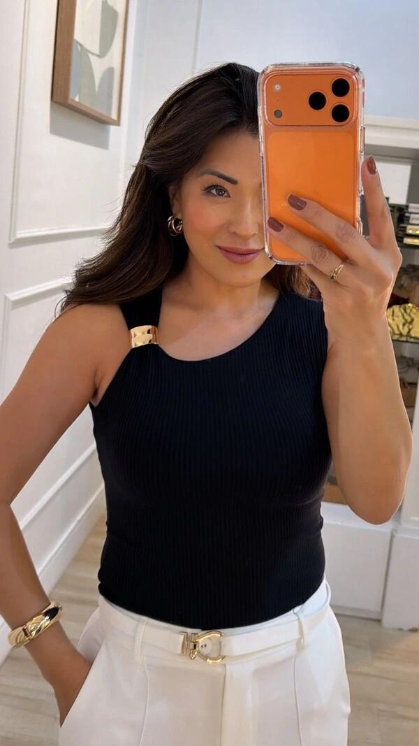 Blusa Com Bojo Canelada Heloize Detalhe Fivela Dourada Na Alça