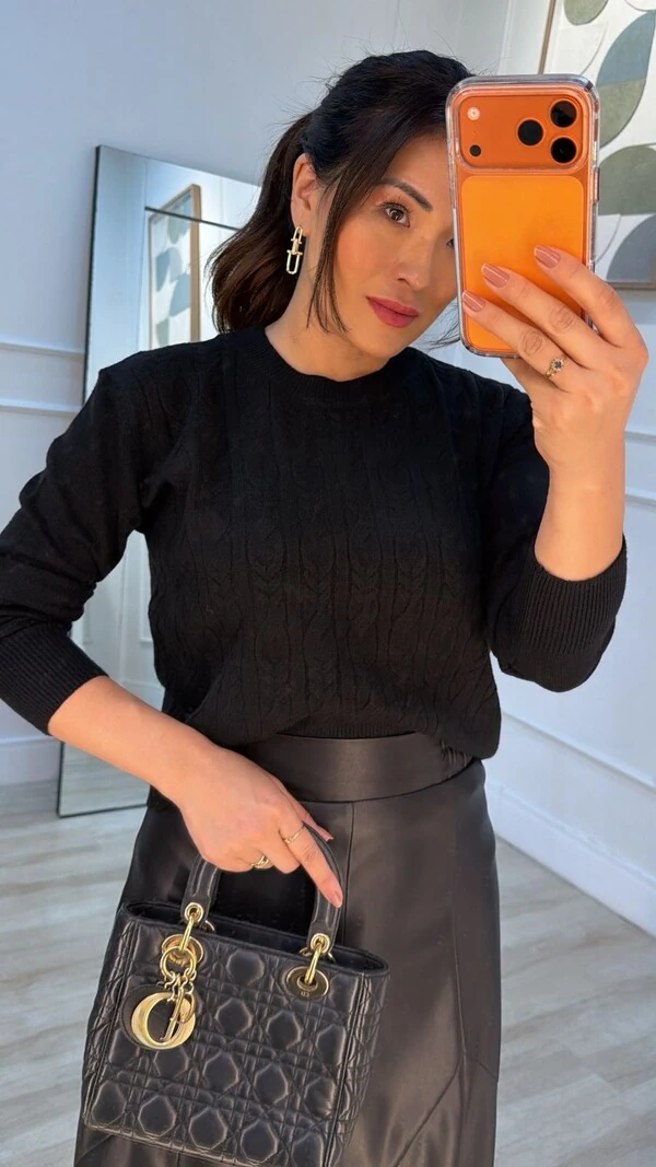 Blusa Tricot Leila Parte Frontal Com Maxi Nervuras E Trançados Verticais