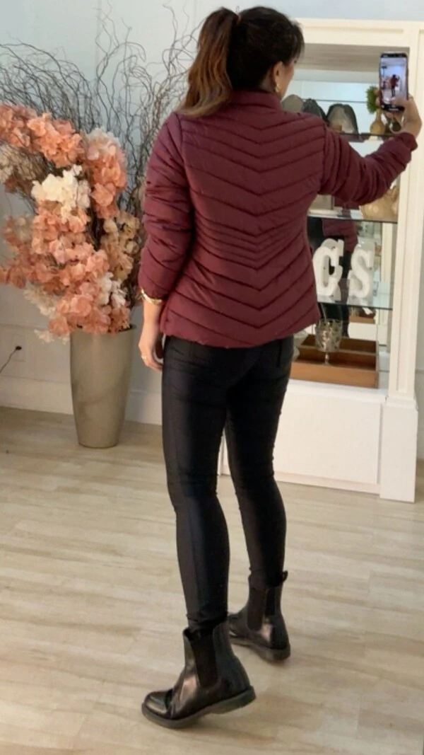 Jaqueta Nylon Pesponto Diagonais Debora Detalhe Lateral Largo Canelado