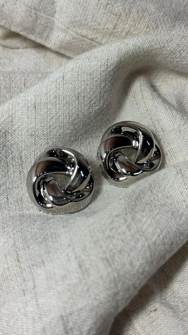 Brinco Médio Círculos Trançados