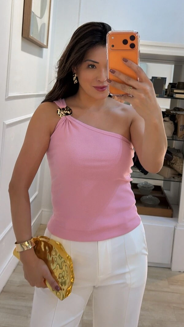 Blusa Ombro Único Canelada Mariah Detalhe Círculo Dourado