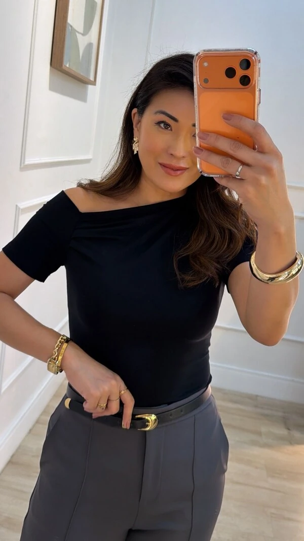 Blusa Malha Layla Ombro Vazado Detalhe Pregas