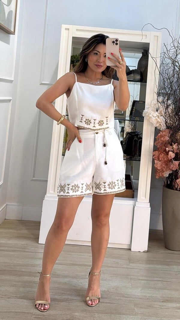 Shorts Twill Barrado Bordado Greta Cinto Fino Ponteiras Resinadas