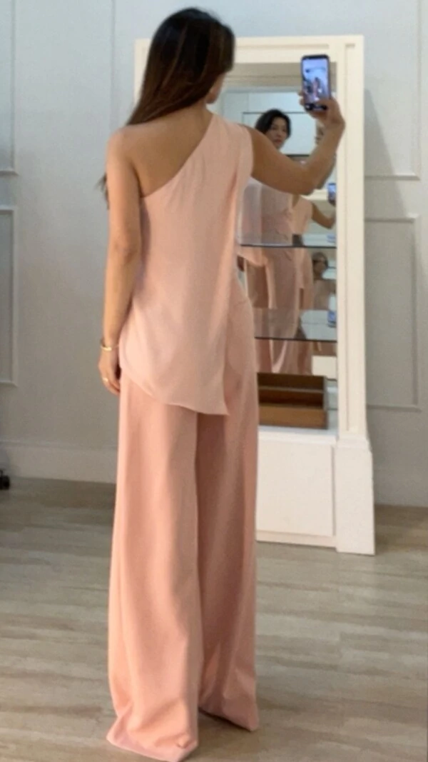 Blusa Ombro Único Detalhe Fivela Dourada Dayane Barrado Assimétrico