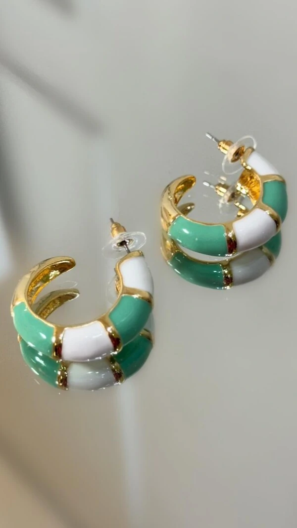 Argola Larga Média Texturizada Bicolor Detalhe Dourado