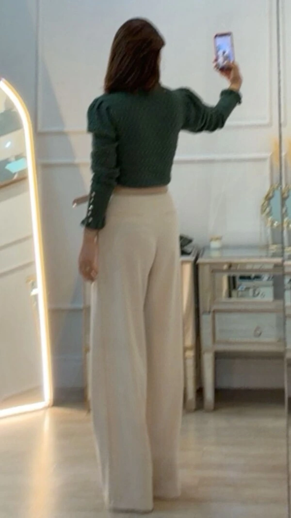 Blusa Tricot Nervuras Entrelaçadas Cindy Botões Nos Punhos