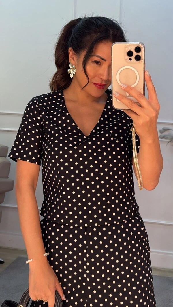 Blusa Poá Cleo Decote V E Mangas Curtas