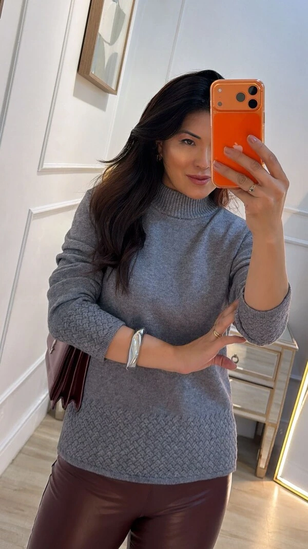 Blusa Tricot Gola Alta Samantha Punhos E Barrado Texturas Entrelaçadas