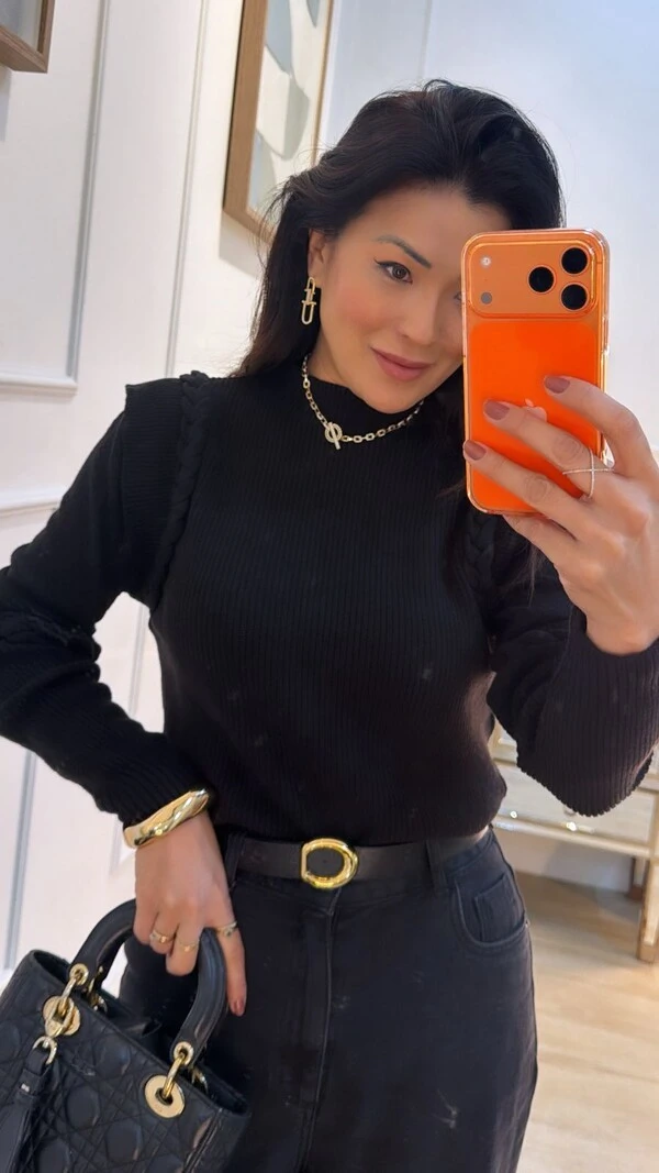 Blusa Cacharrel Tricot Canelada Lulu Com Tranças Nos Ombros