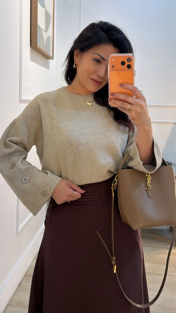 Blusa Tricot Amplo Raissa Nervura E Botões Resinados Nos Punhos