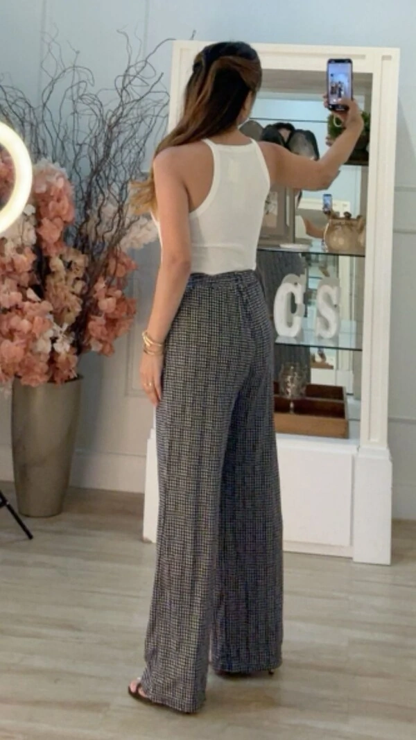 Blusa Regata Olivia Malha Canelada Decote Quadrado