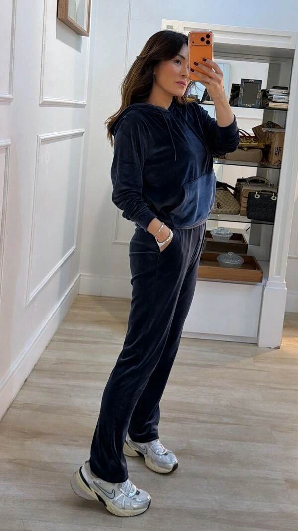 Calça Reta Plush Jessy Com Bolsos Faca