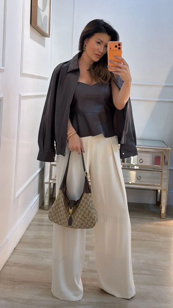 Blusa Peplum Couro Eco Decote Coração Jessie Fenda Posterior