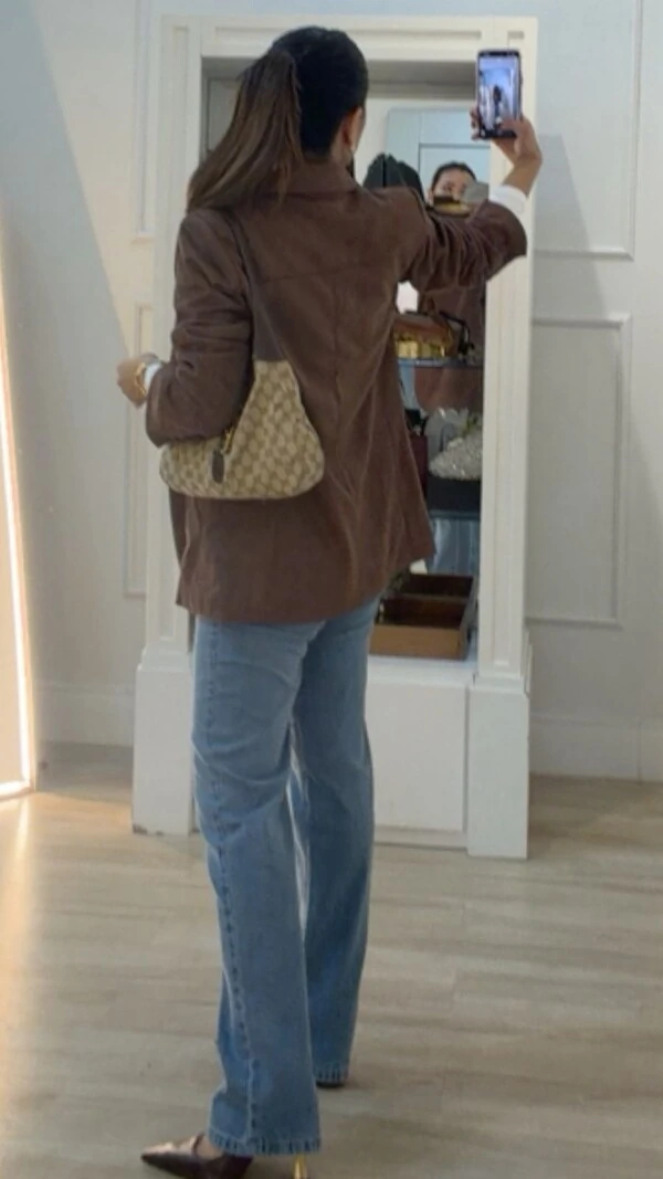 Casaco Suede Liz Com Bolsos Frontais e Botões Nos Punhos