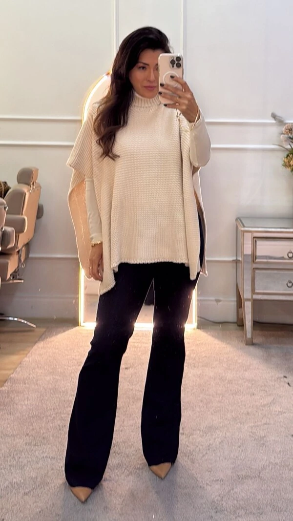 Poncho Tricot Luana Gola Rolê