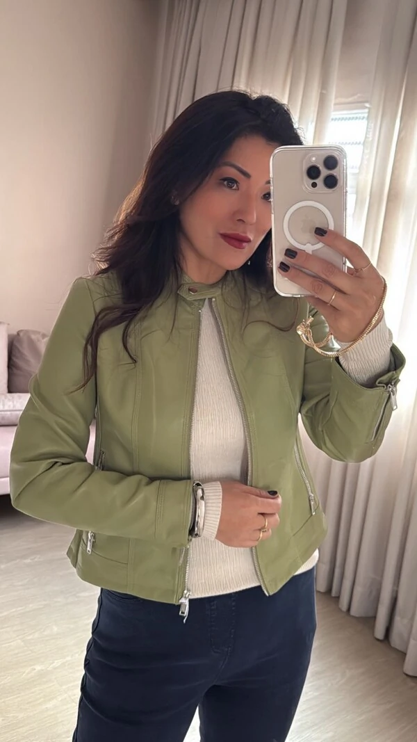 Jaqueta Couro Eco Cindy Pespontos Nos Ombros E Zíper Nos Punhos