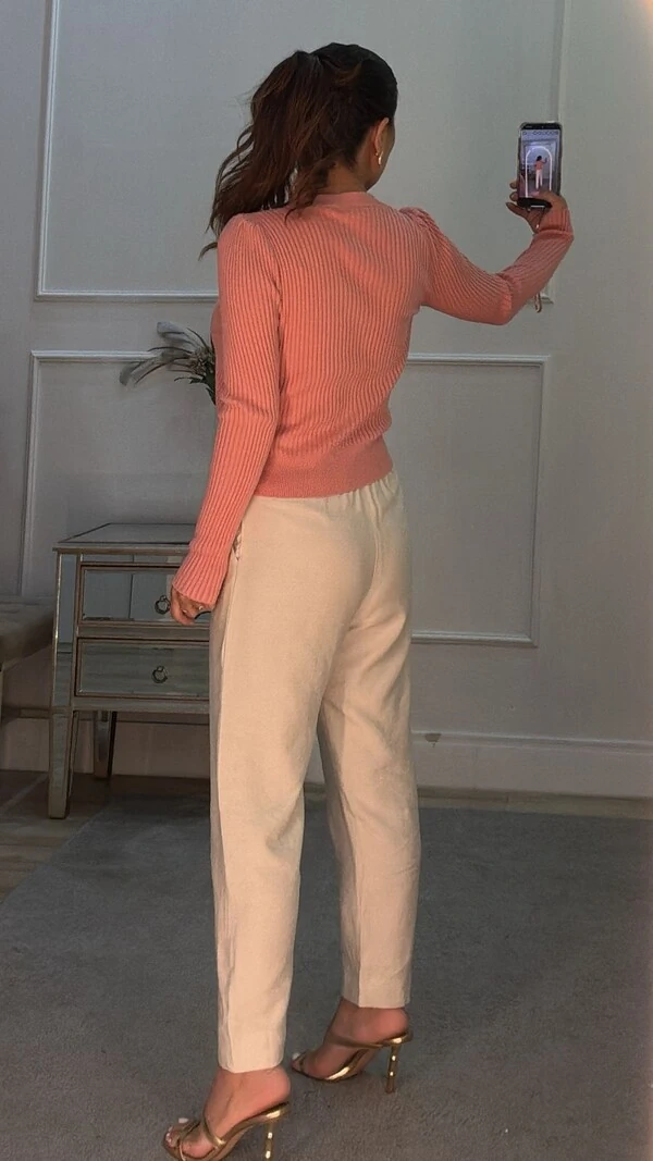 Cardigan Curto Tricot Marina Canelado Com Botão Cravejado Vazado