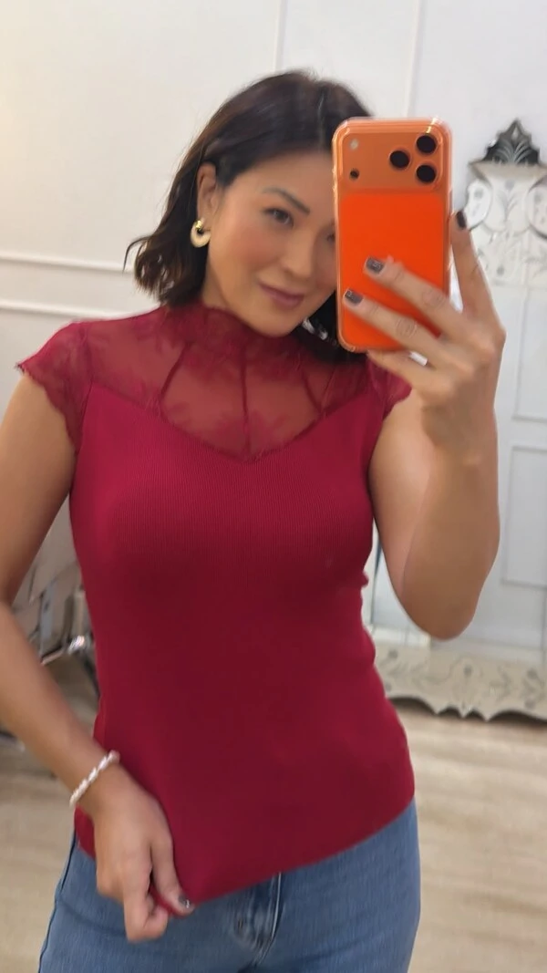 Blusa Elza Gola E Mangas Em Tule
